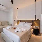 Karavel - Old Town Boutique 아파트호텔 4*