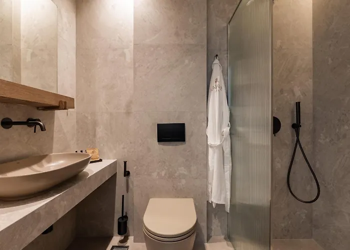 Karavel - Old Town Boutique