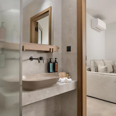 Karavel - Old Town Boutique Aparthotel 4*