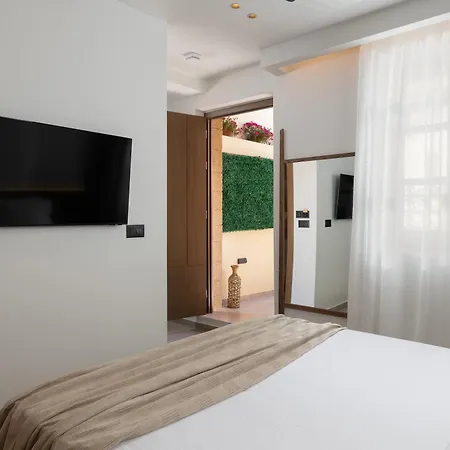 Karavel - Old Town Boutique 4*
