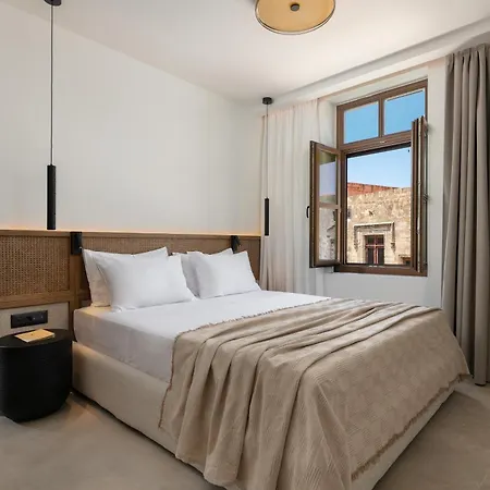 Karavel - Old Town Boutique Aparthotel