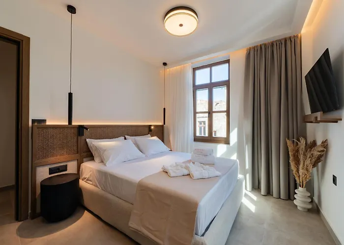 Karavel - Old Town Boutique