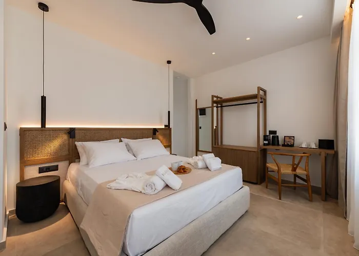 Karavel - Old Town Boutique Aparthotel